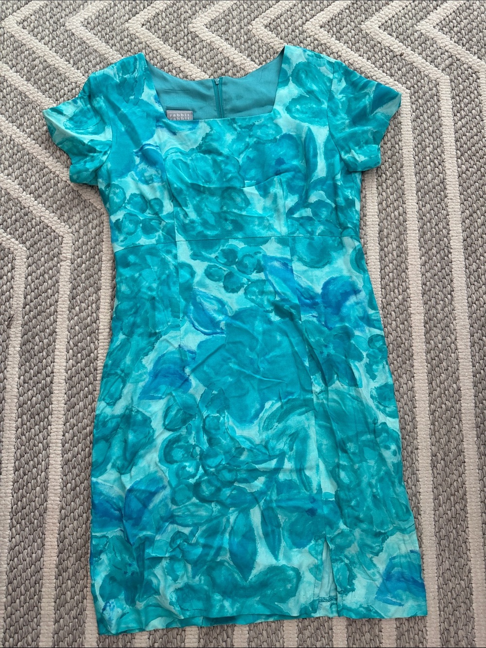 *Vintage* dress. Square neck, zip back,small slit in the front